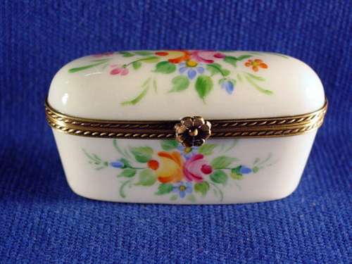 LARGE FLOWERED WHITE OVAL